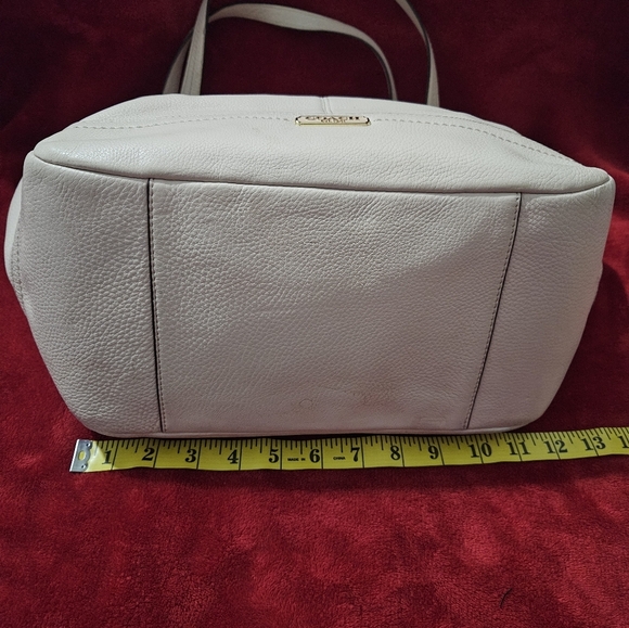 Coach Park Leather Carrie Tote-Cream with Torquoise Hang Tag and Tassel - Picture 5 of 16